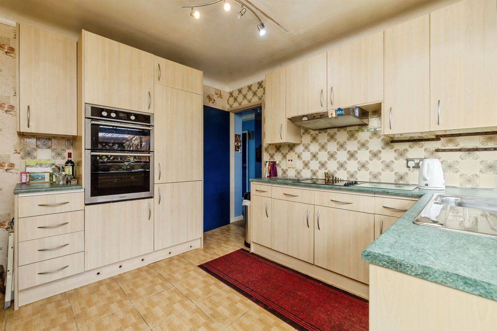 Property photo 3 of 16