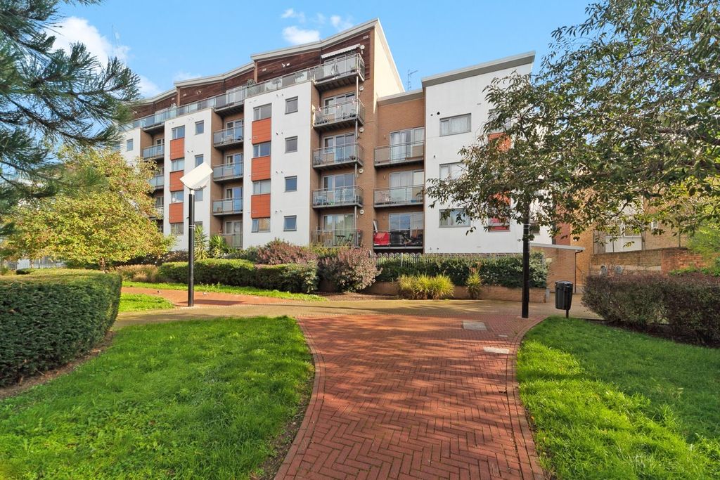 Property photo 2 of 9 Cubix Apartments