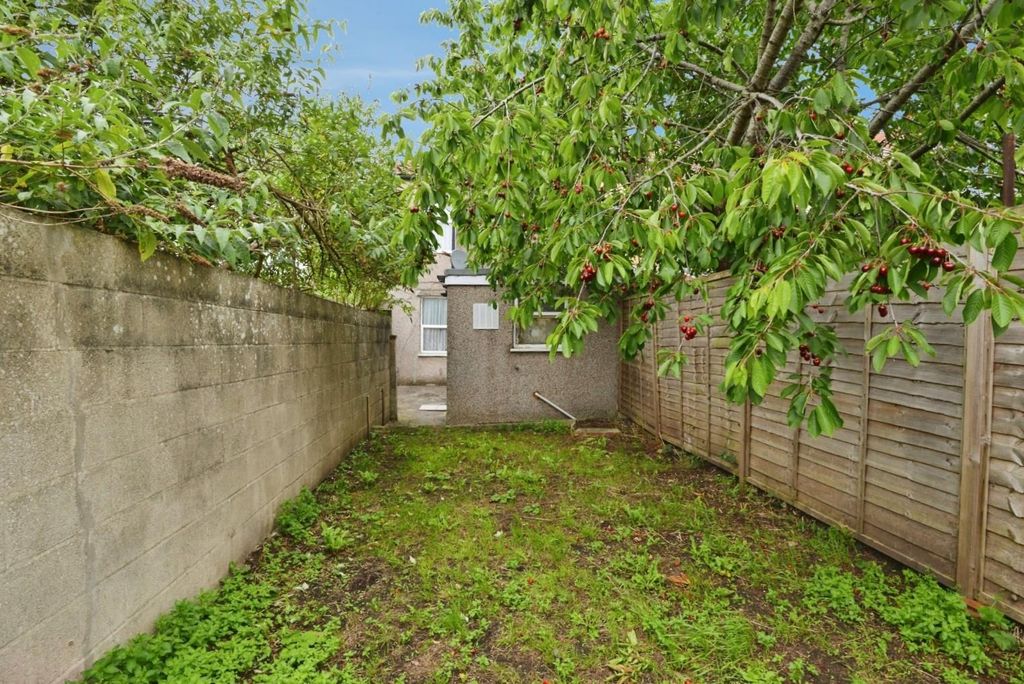 Property photo 3 of 21 Garden.Jpg