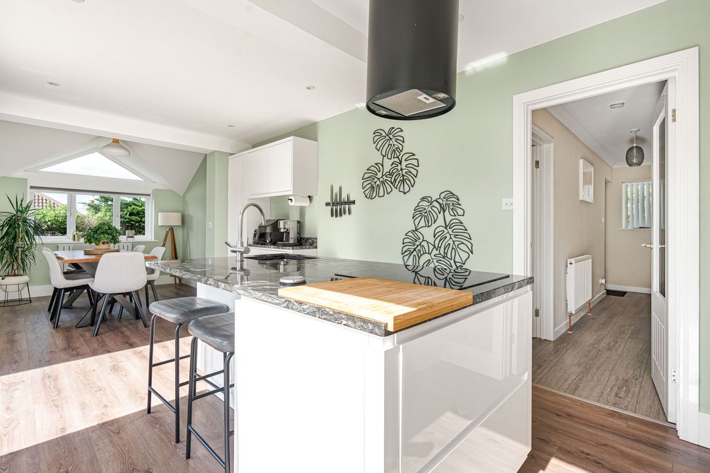 Property photo 2 of 19 15_82885