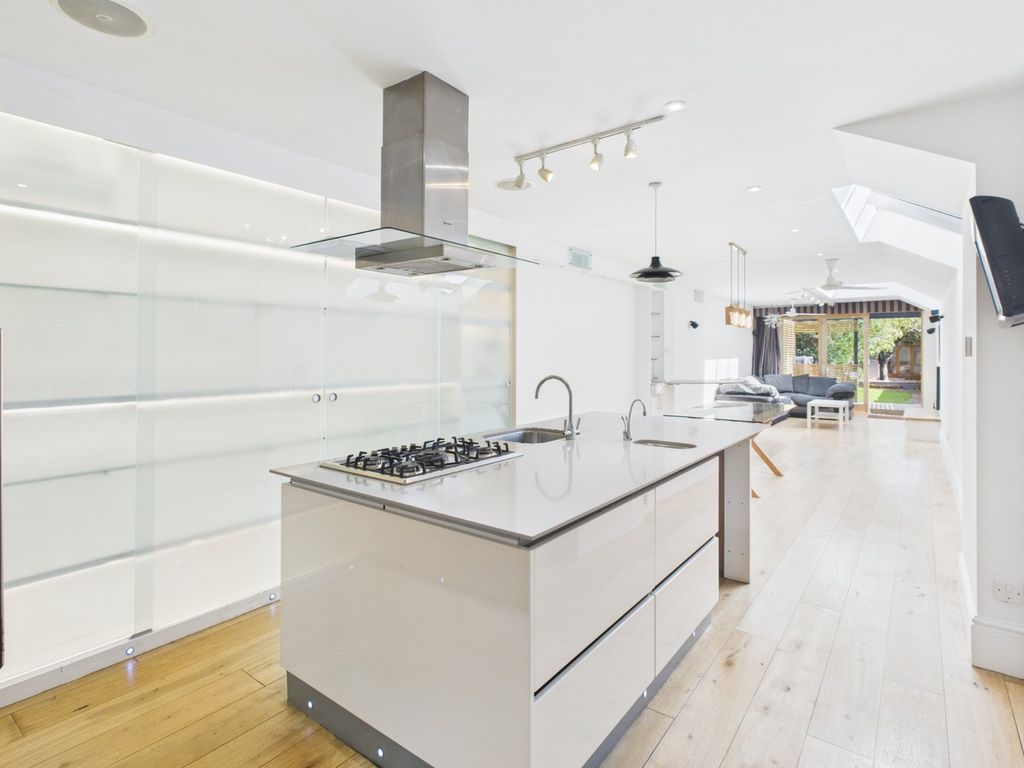 Property photo 1 of 18 Kitchen