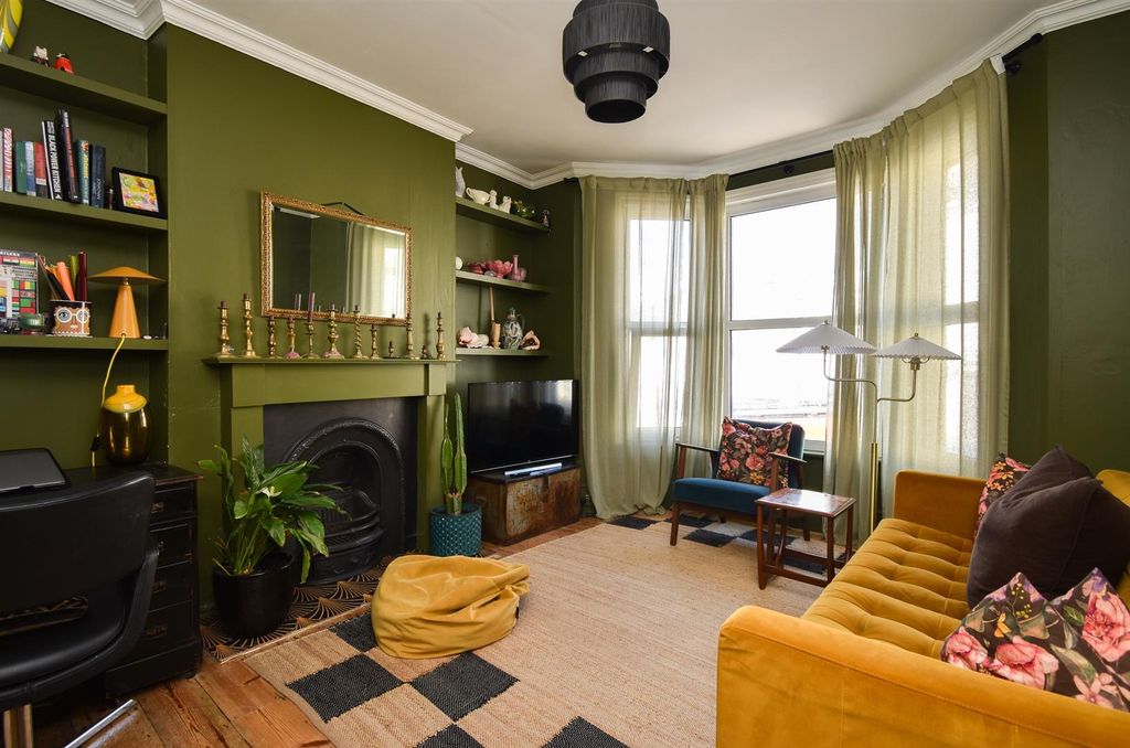 Property photo 1 of 19 Living Room