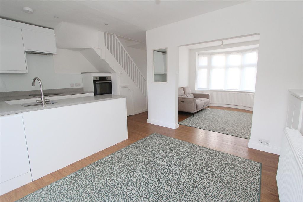 Property photo 2 of 14 Din.Jpg