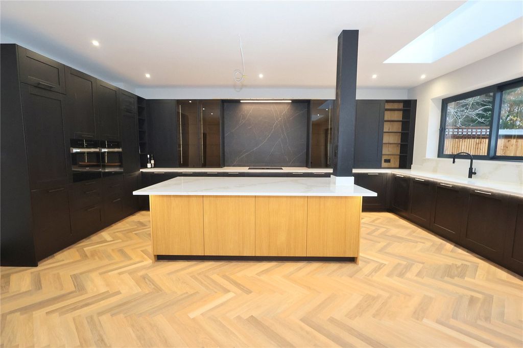 Property photo 2 of 19 Picture No. 23