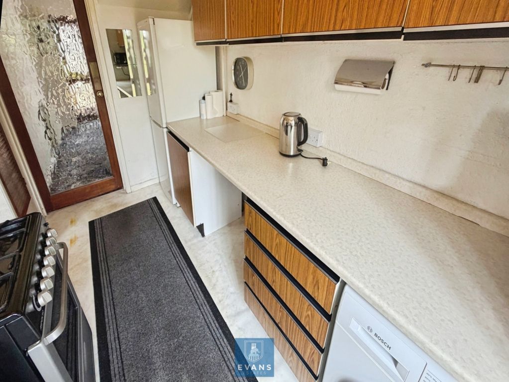 Property photo 2 of 17 Kitchen