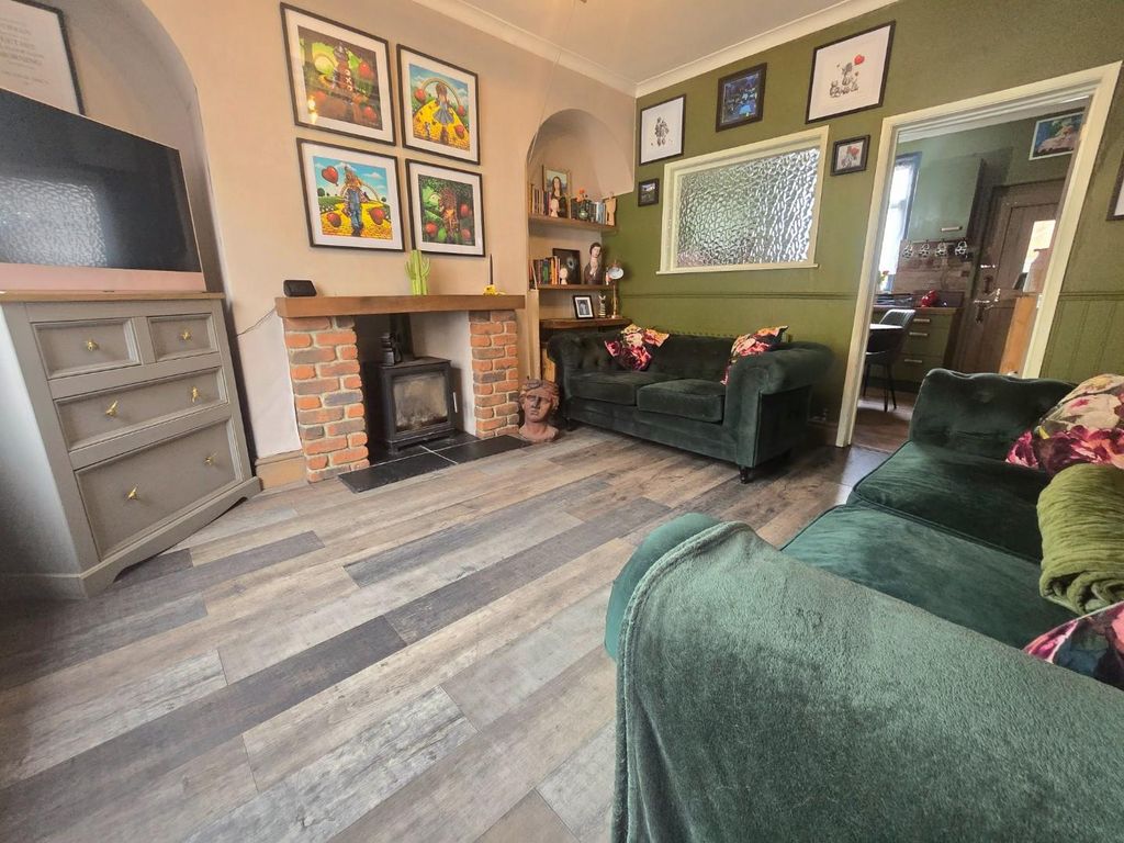 Property photo 2 of 10 Living