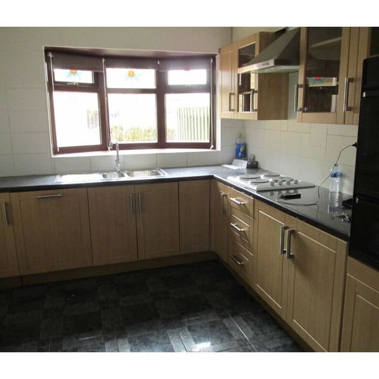 Property photo 3 of 7 Kitchen