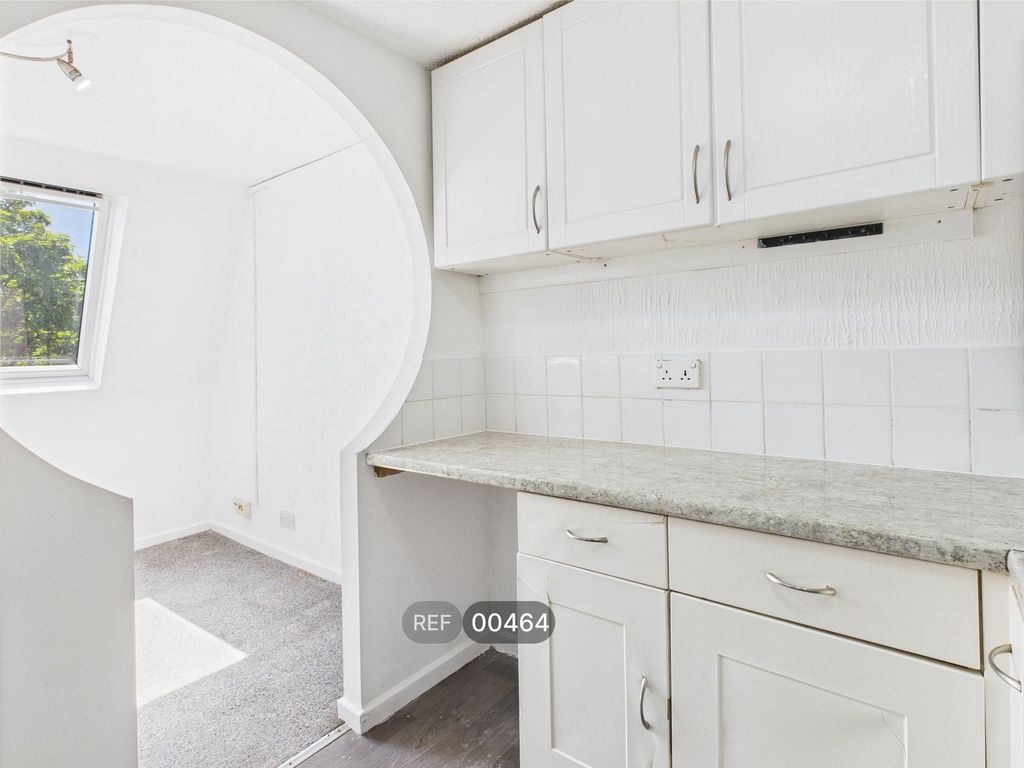 Property photo 3 of 17 Kitchen