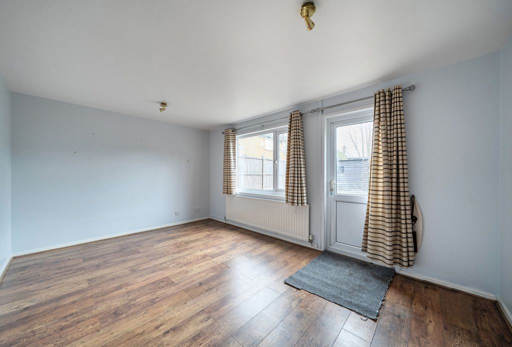 Property photo 3 of 10 Living Room