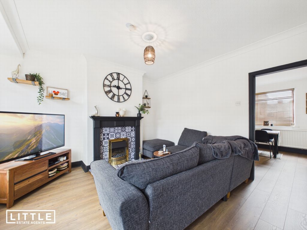 Property photo 3 of 19 Photo 8