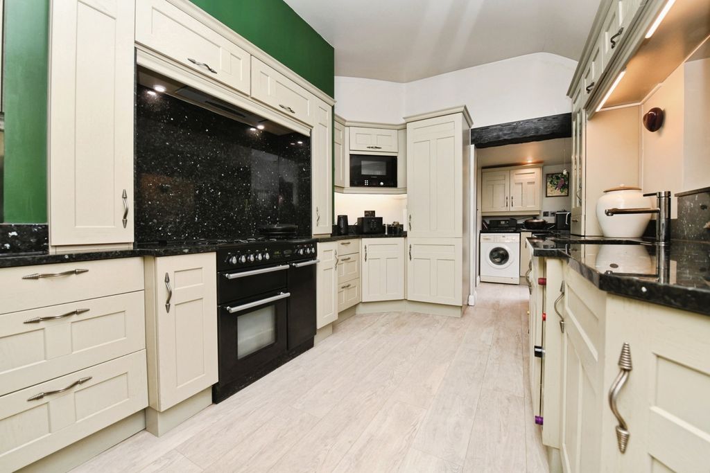Property photo 3 of 25 Pbox-Img.Jpg