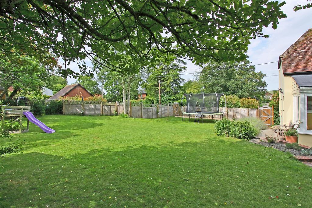 Property photo 3 of 15 Garden