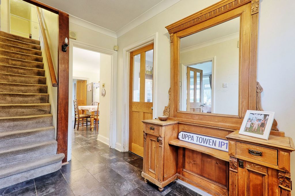 Property photo 3 of 31