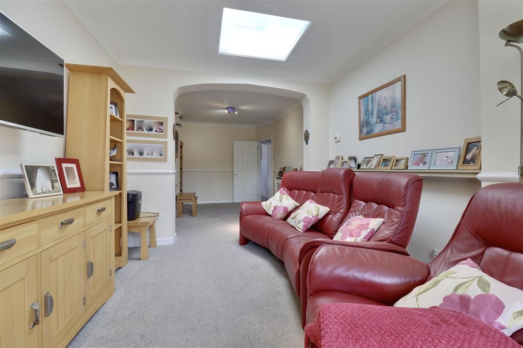 Property photo 2 of 14 5631Fc6F-A46E-4839-98De-3C4C93B115A1_1_201_A.Jpeg