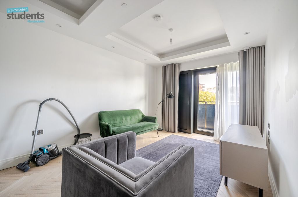 Property photo 3 of 10 0F1Eeb35-6982-4Cb...