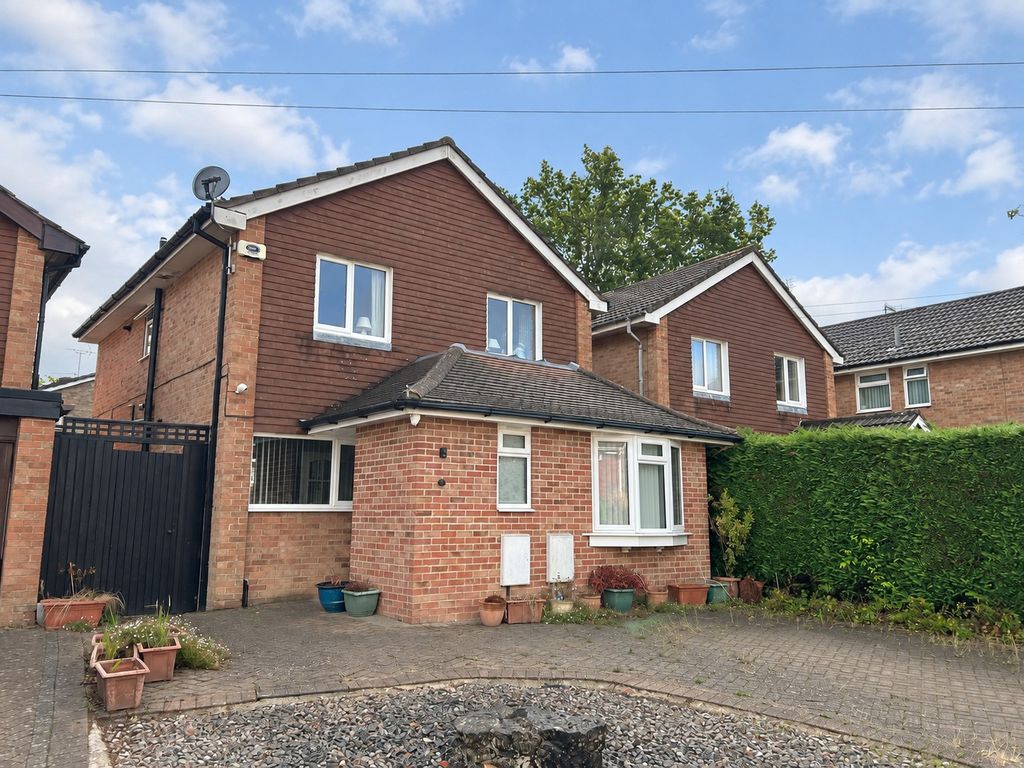 4 bed detached house for saleBlackheath, Crawley RH10