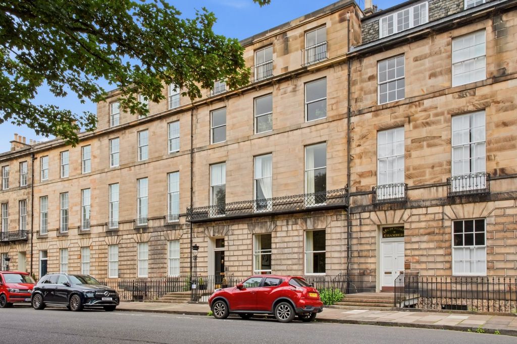 Property photo 1 of 36 Abercromby Place