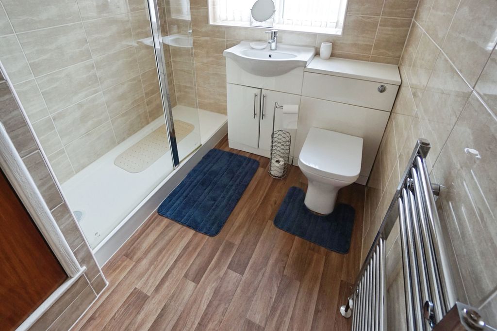 Property photo 3 of 15 Bathroom