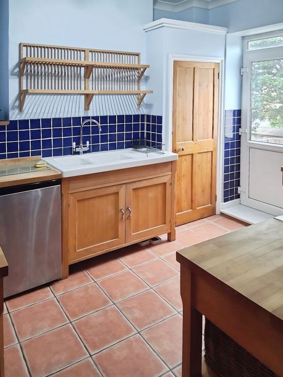 Property photo 3 of 6 909F23c7-Kitchen2