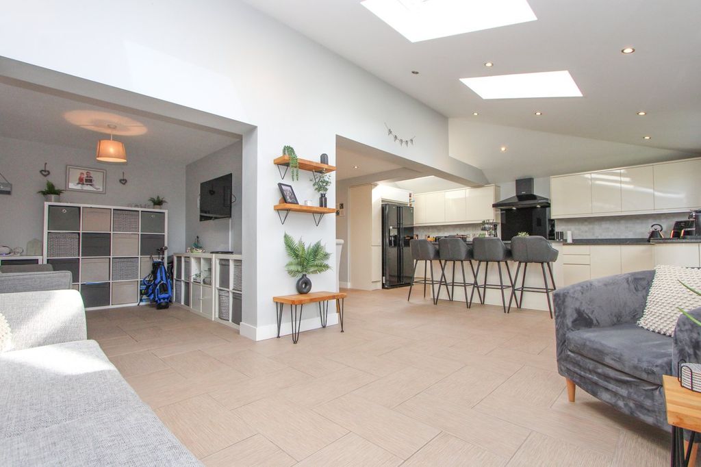 Property photo 1 of 30