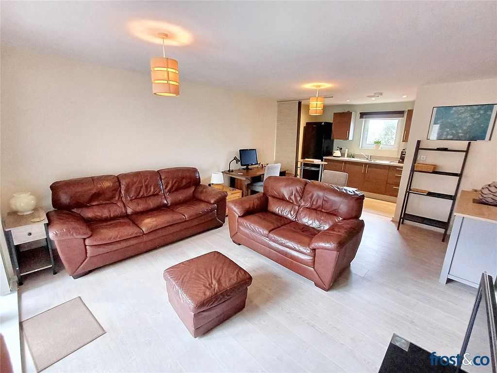 Property photo 2 of 14 Lounge