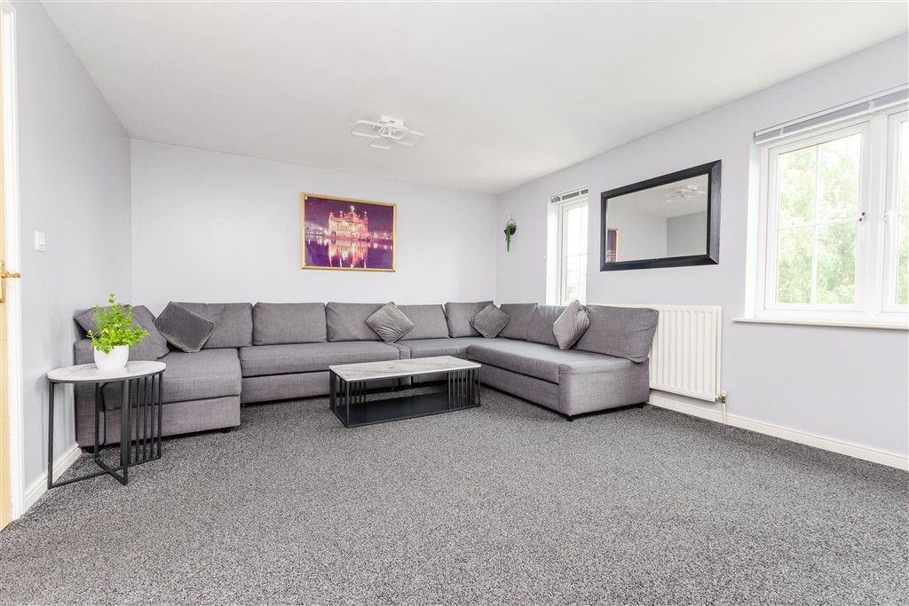 Property photo 1 of 9 Lounge