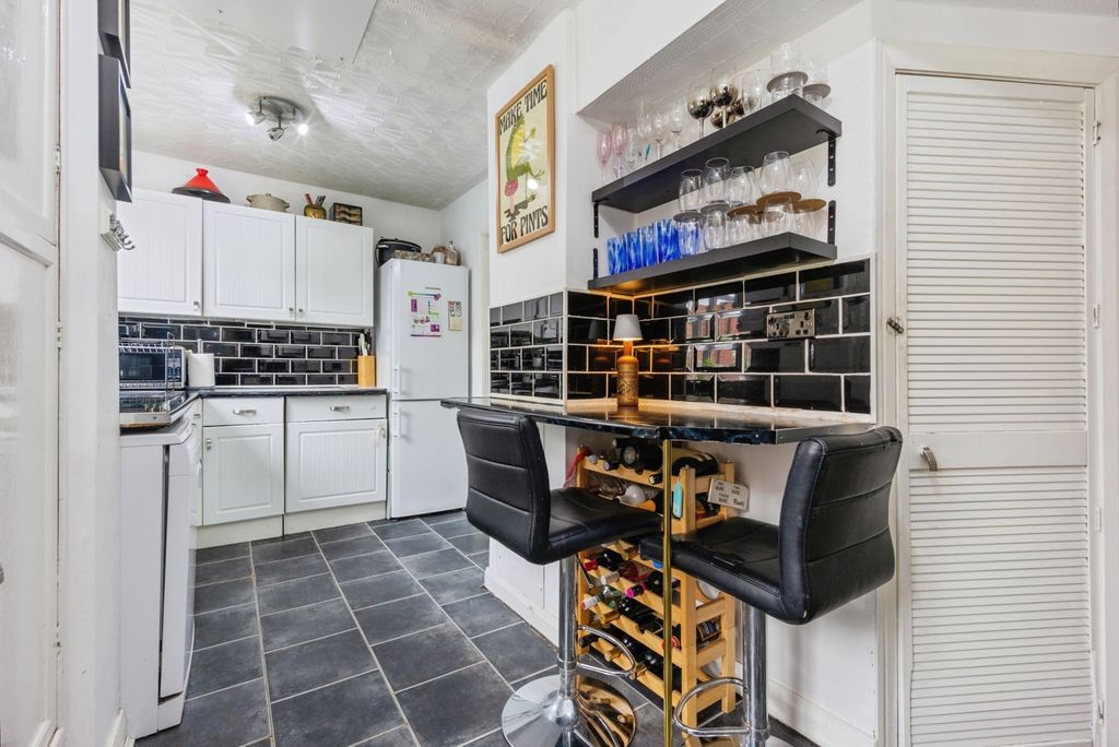 Property photo 3 of 26 Pbox-Img.Jpg