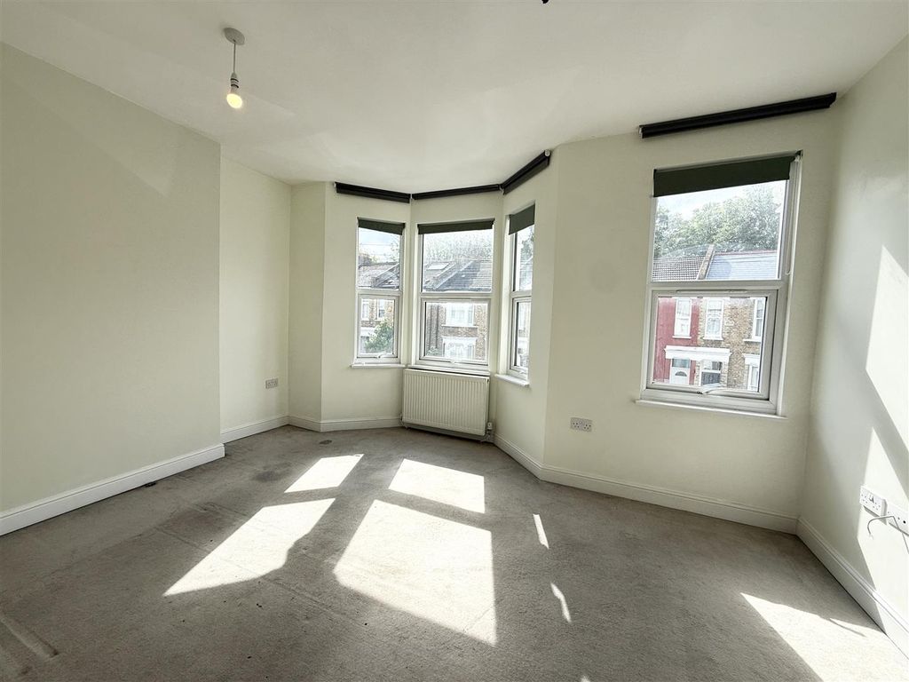 Property photo 1 of 10 Bed 3.Jpg
