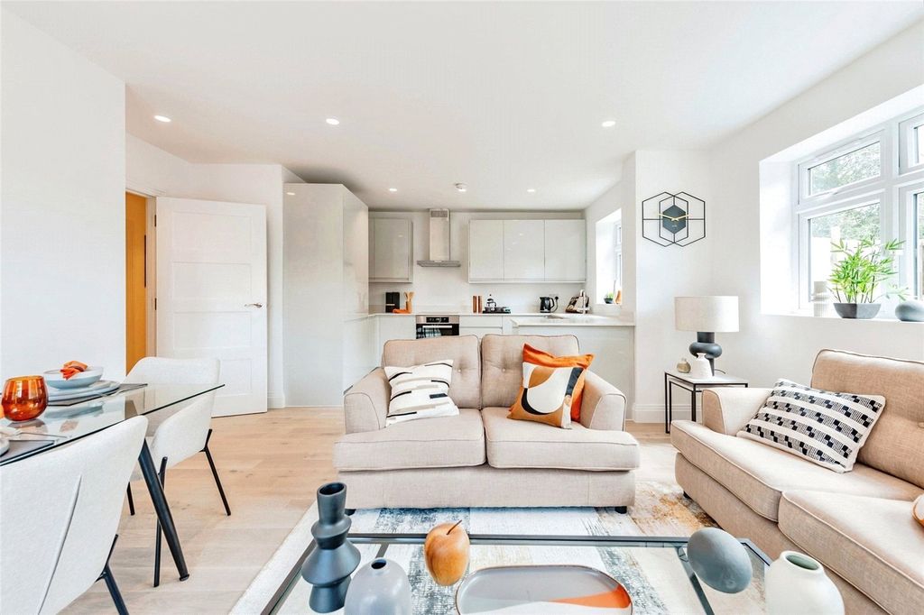 Property photo 2 of 15 Lounge/Kitchen