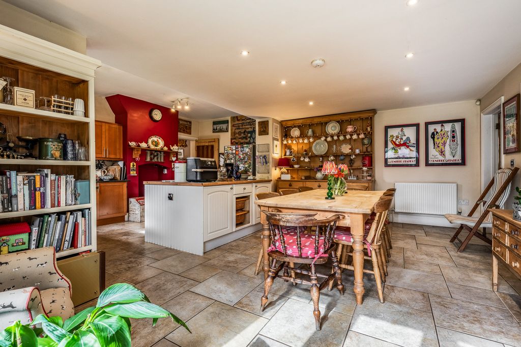 Property photo 2 of 30