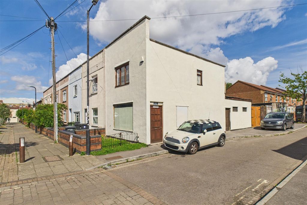 Property photo 1 of 28 C64 Chelsea Road, Easton, Bristol Bs5 6At | Freeho
