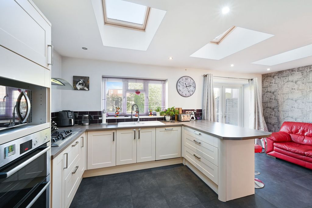 Property photo 2 of 14