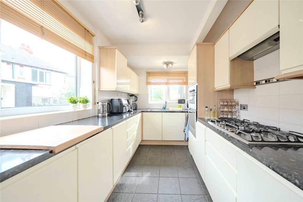 Property photo 3 of 20 Picture No. 02