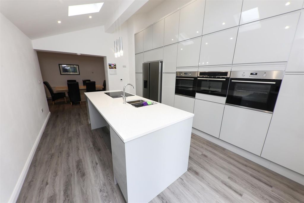 Property photo 3 of 23 Contemporary Island Kitchen