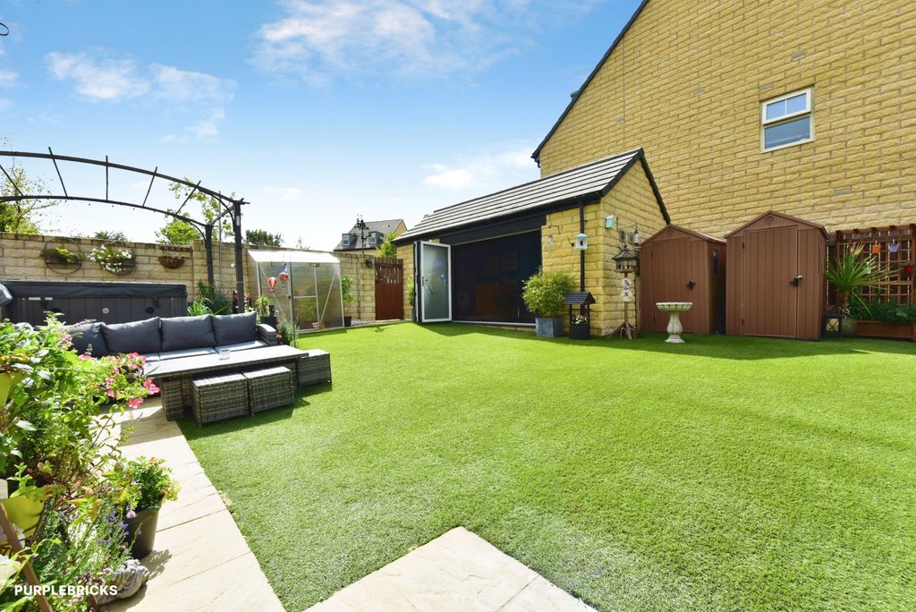 Property photo 2 of 35