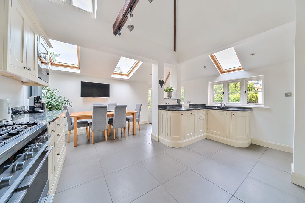 Property photo 3 of 31 Open Plan Kitchen / Breakfast Room