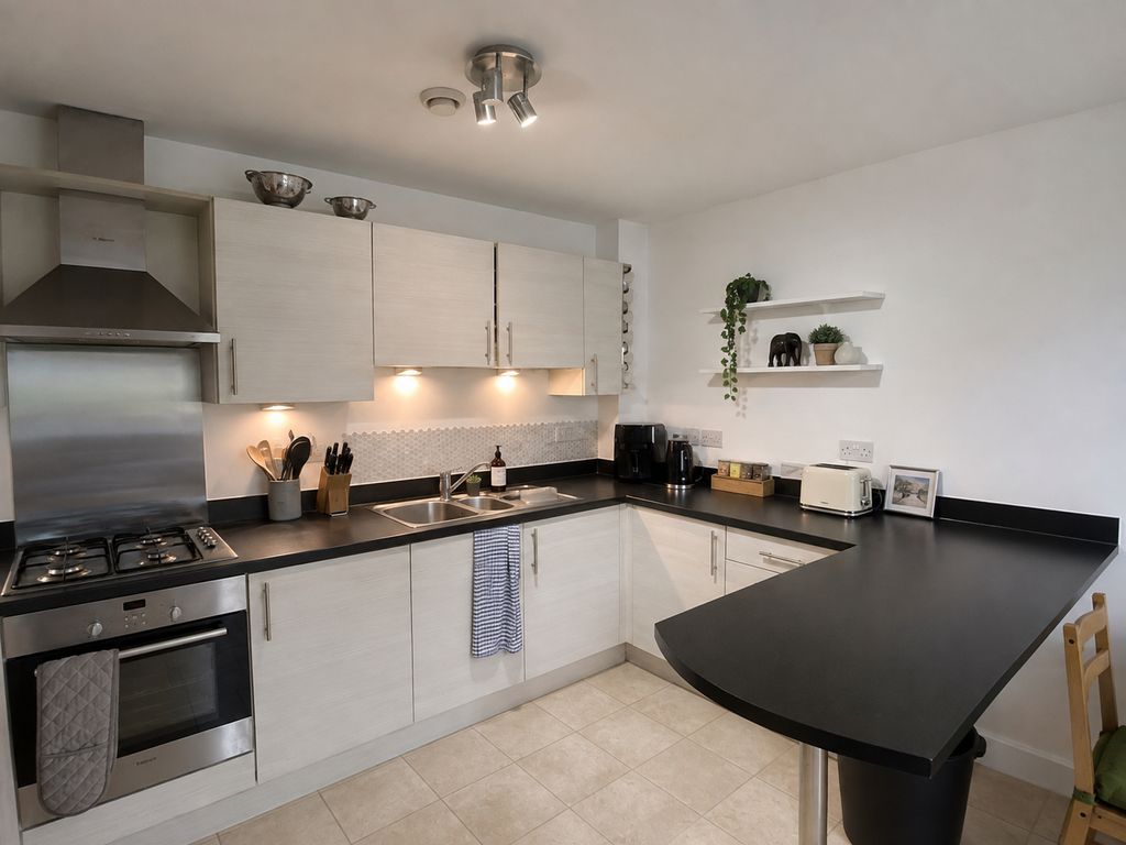 Property photo 3 of 8 Kitchen