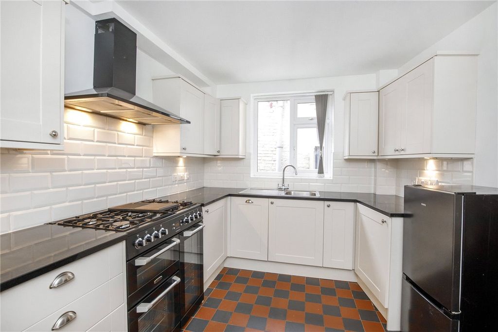 Property photo 2 of 12 Picture No. 19