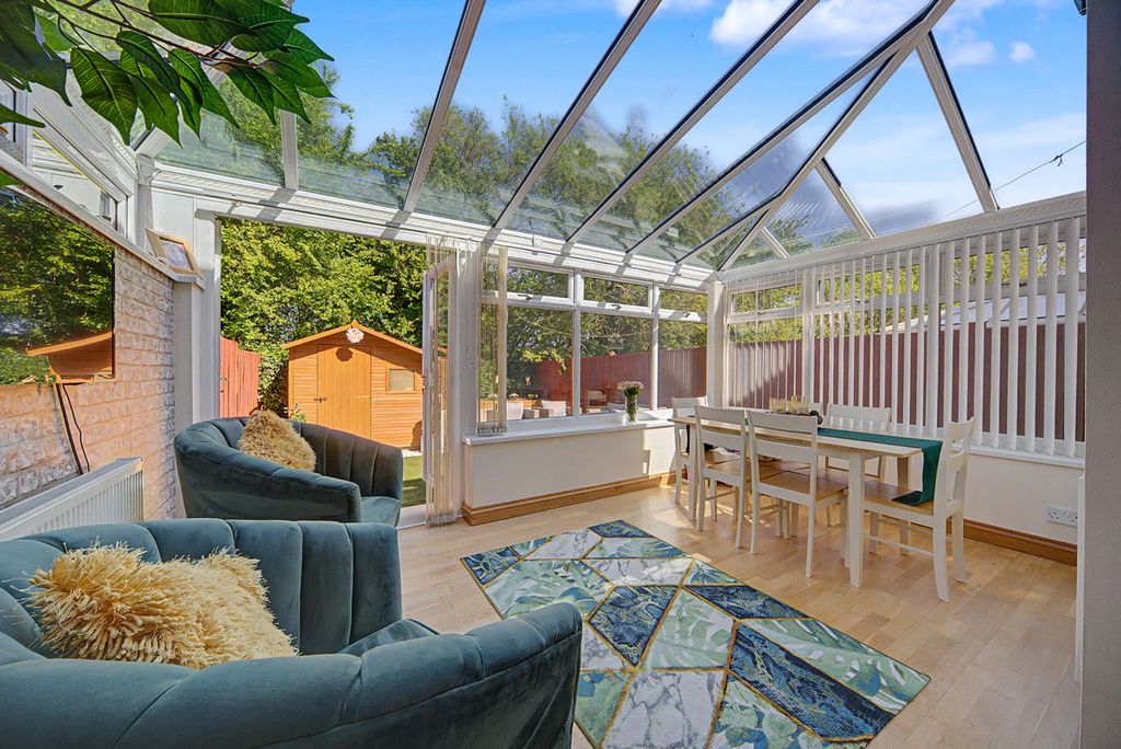 Property photo 2 of 30