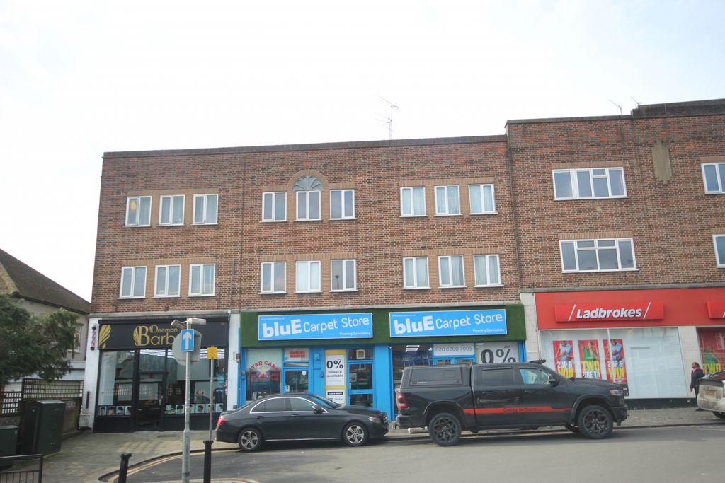 Property photo 1 of 9 Church Lane, London Nw9