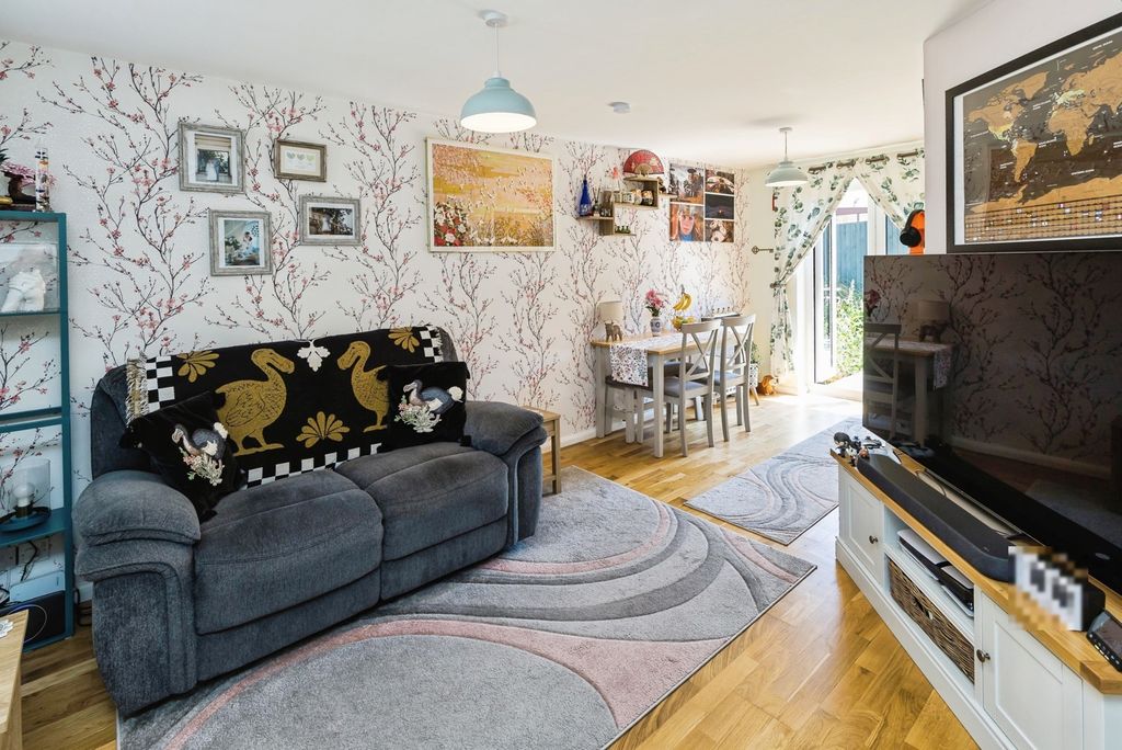 Property photo 3 of 15 Pbox-Img.Jpg