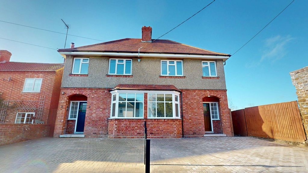 Property photo 1 of 14 Upper High Street