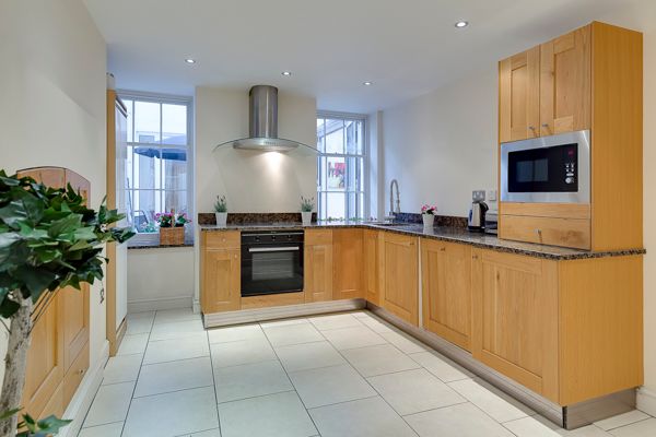 Property photo 2 of 11 Kitchen