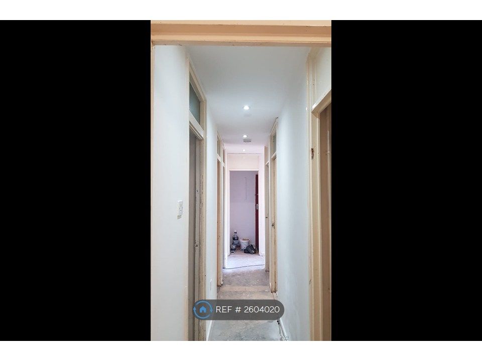Property photo 3 of 10 Hallway