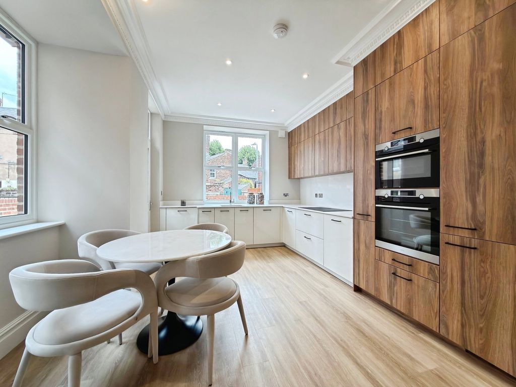 Property photo 2 of 37