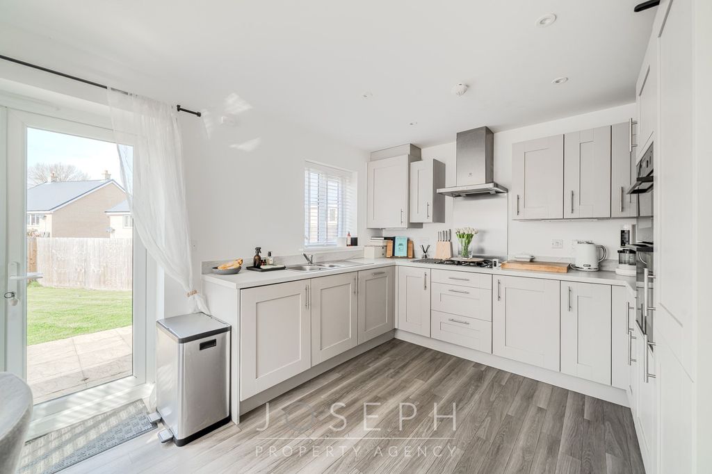 Property photo 3 of 20