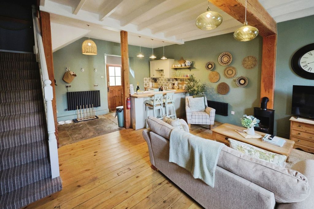 Property photo 3 of 12 Pbox-Img.Jpg