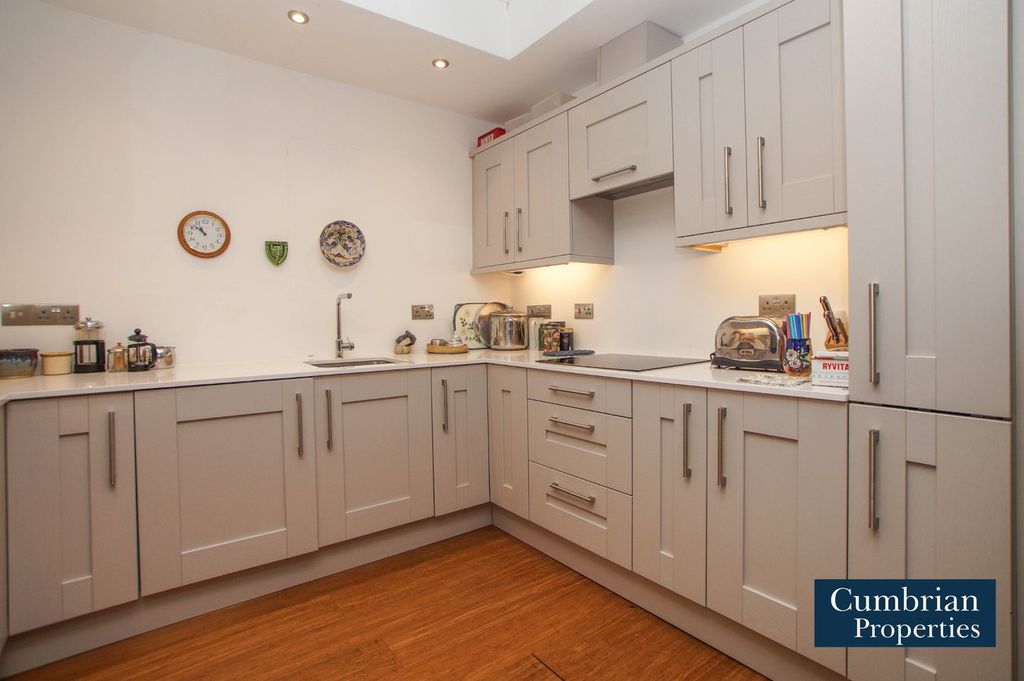 Property photo 2 of 19 Kitchen