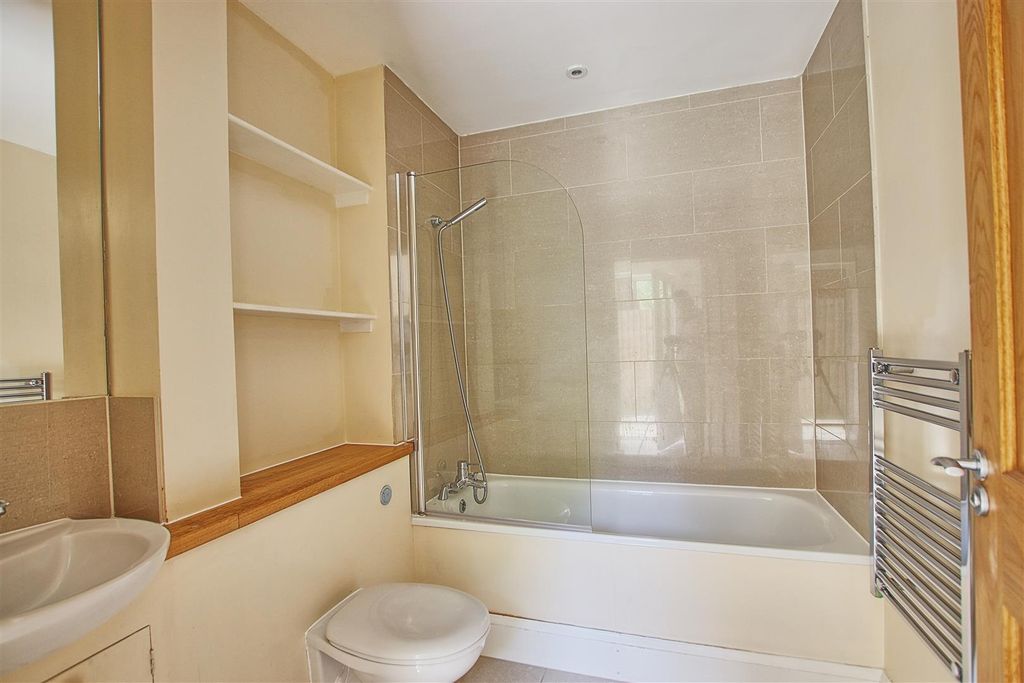 Property photo 3 of 6 Bathroom.Jpg