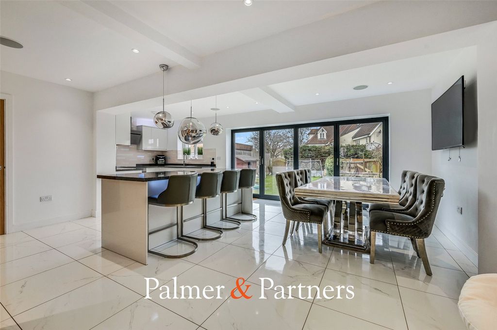 Property photo 1 of 23 Picture No. 11